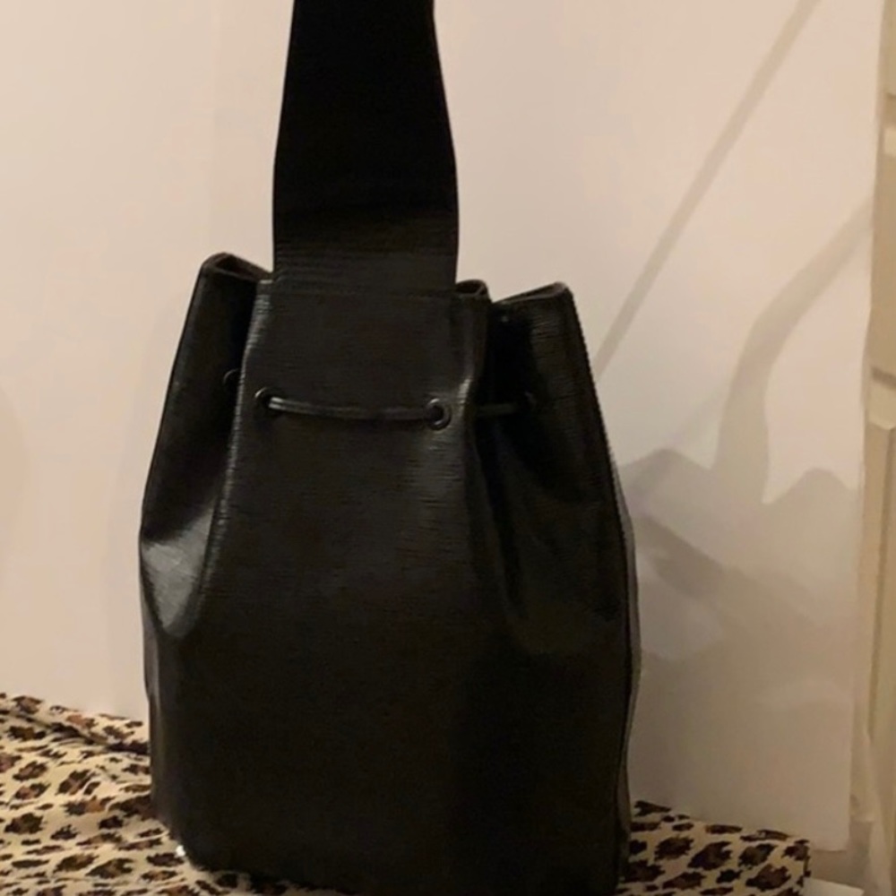 Louis Vuitton Sling bag